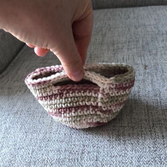 Mini hand crocheted treats basket - Picture 6 of 10